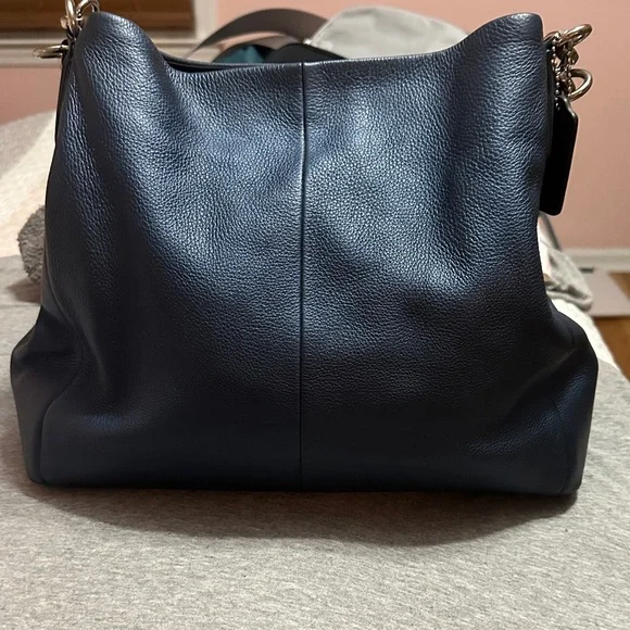 Elegant Navy Leather Shoulder Bag - Picture 1 of 8